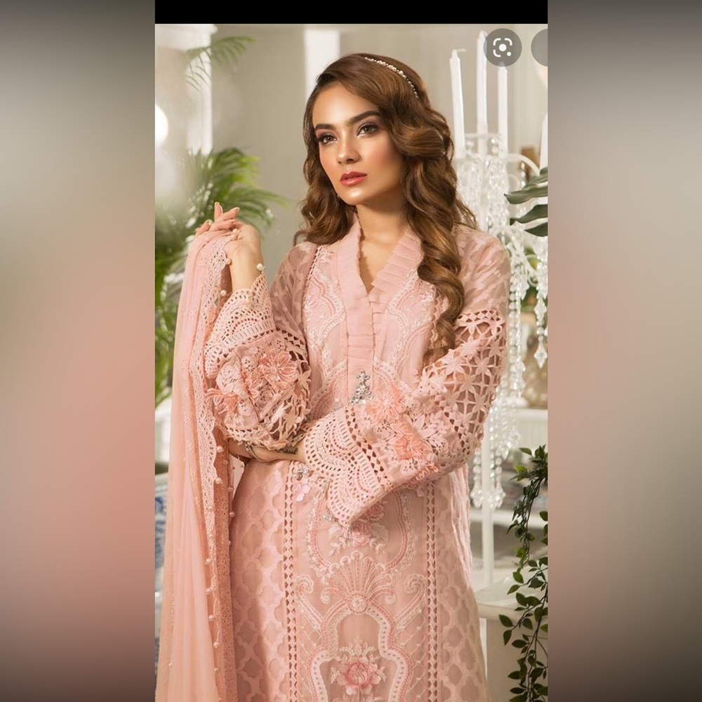 Mariab 3 pcs dress in small white o medium size